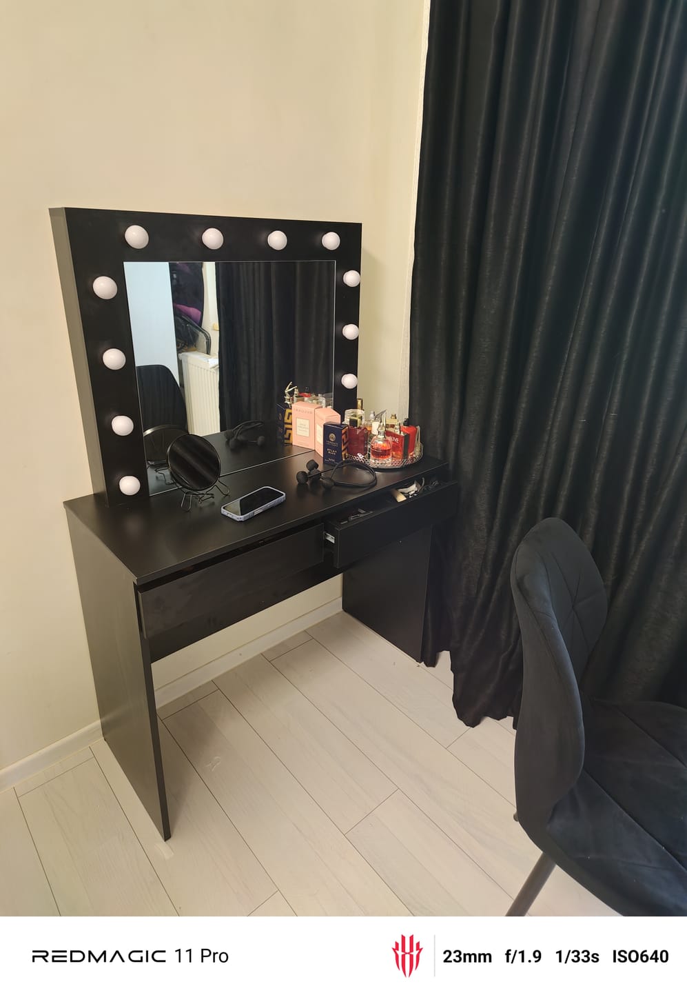 Customer photo review of Masa de toaleta HOUSTON OCN-37269, negru