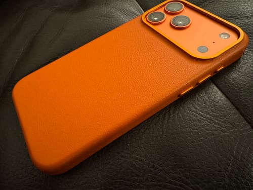 Customer photo review of iPhone 17 Pro Max Leather Case - Timeless Luxe - Racing Green