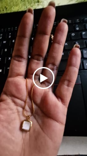 Customer video review of Square Pendant Gold Chain Necklace
