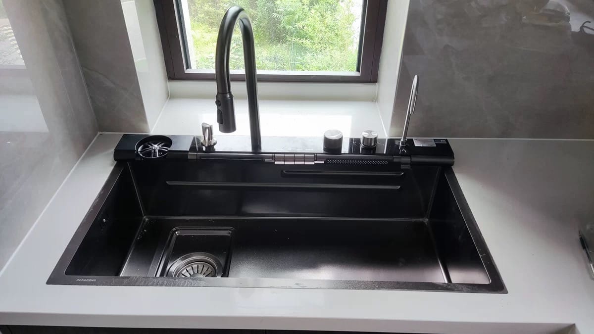 Customer photo review of Stainless steel waterfall kitchen sink, integrated faucet and multifunctional wash basin, factory high-end kitchen customization