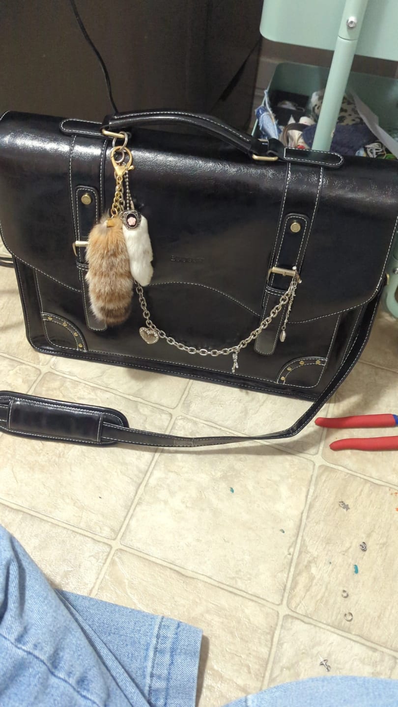 Customer photo review of Wilder Vintage Rivet 15.6-Inch Briefcase