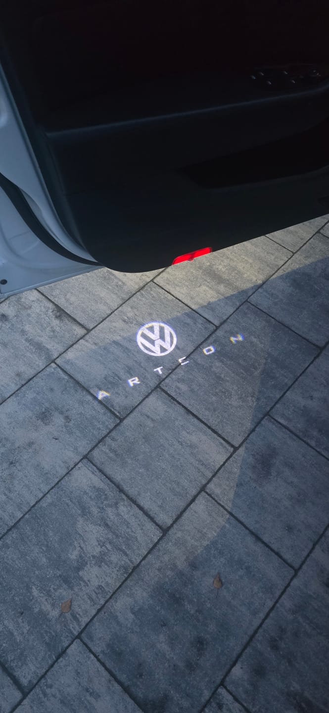 Customer photo review of Volkswagen Door lights  Arteon Door lights Logo  Nr. 84 (quantity 1 = 2 Logo Films /2 door lights）