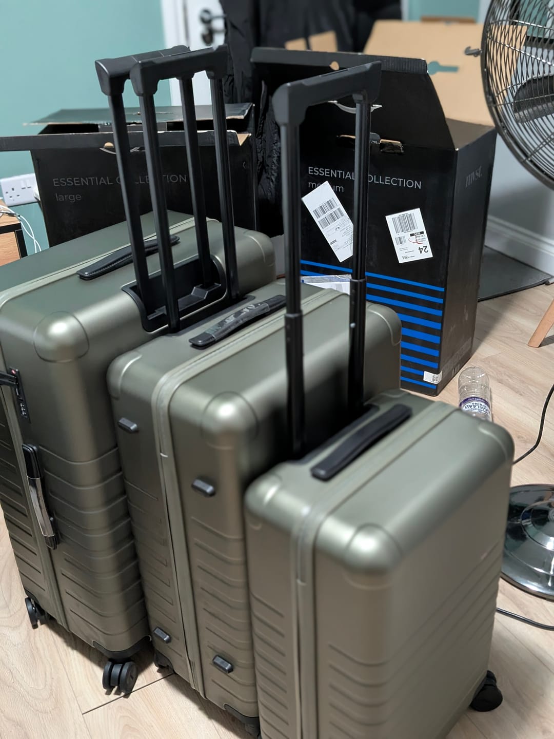 Customer photo review of Essential Collection Suitcase Dark Olive Metallic
