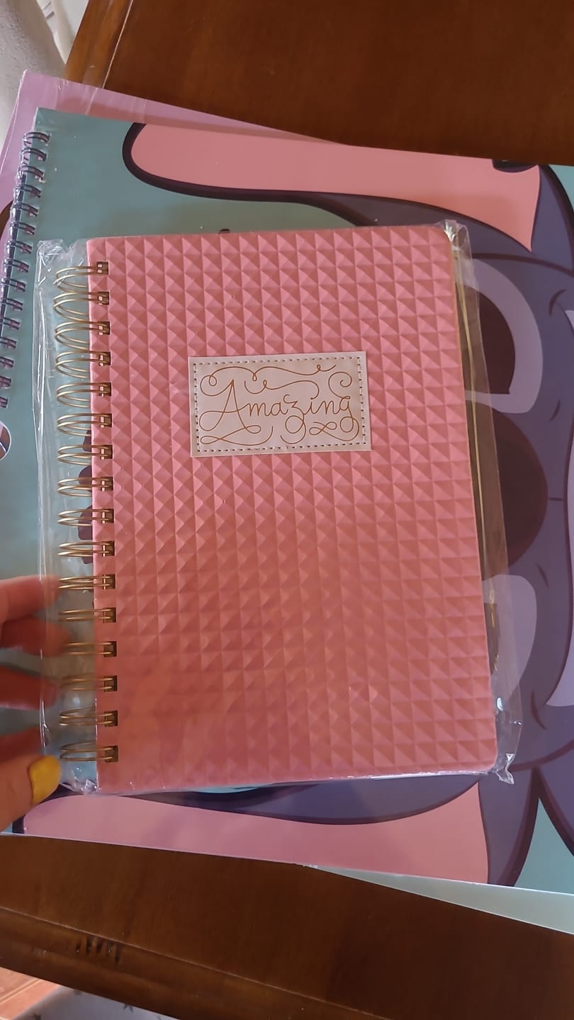 Customer photo review of Mooving - Libreta Diamond A5 Hojas Punteadas Color Aleatorio