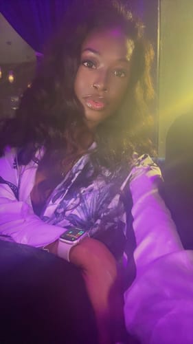 Customer photo review of CurlyMe 360 Fit Wig Pre-Bleached Kinky Straight Human Hair Pre-Cut 360 Lace Wear Go Glueless Wig Pre-Plucked