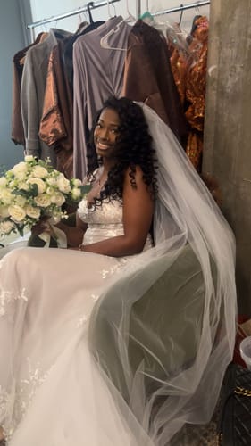 Customer photo review of CurlyMe 360 Fit Wig Pre-Bleached Kinky Straight Human Hair Pre-Cut 360 Lace Wear Go Glueless Wig Pre-Plucked