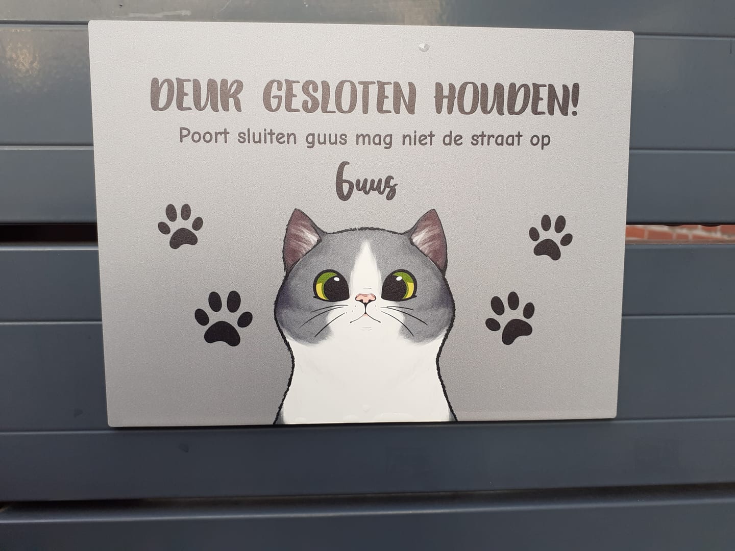 Customer photo review of Nieuwsgierige katten - Gepersonaliseerde deurbord