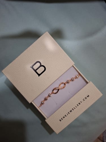 Customer photo review of Noelle Infinity Bracelet