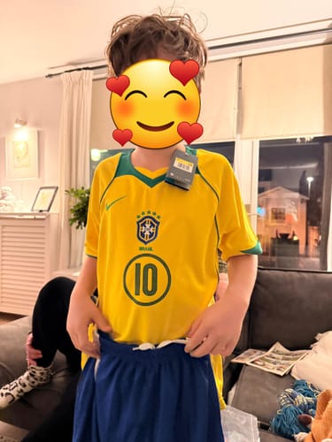 Customer photo review of Ronaldinho Gaucho – Brazil 2004–2006 Retro Kit Jersey – | Trikot | Maillot Soccer Shirt