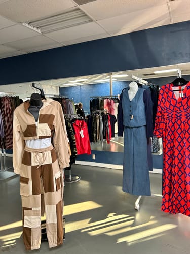 Customer photo review of WOMEN'S LONG SLEEVE HOODED JACKET & ELASTIC WAIST PANTS COLORBLOCK 2PC. SET