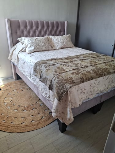 Customer photo review of Respaldo Capitoné premium con brazos y tachas