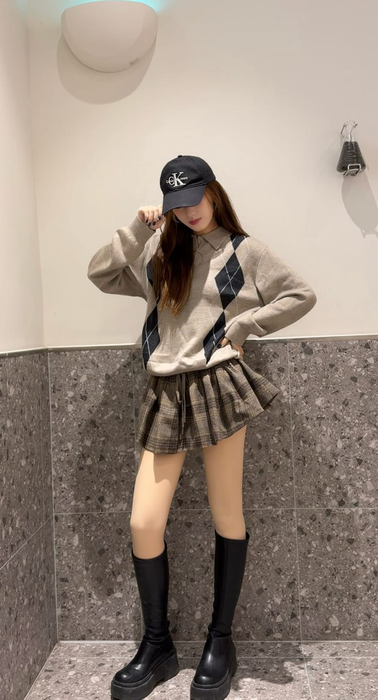 Customer photo review of WARDEN EDGE Plaid Mini Skirt with Contrast Waistband