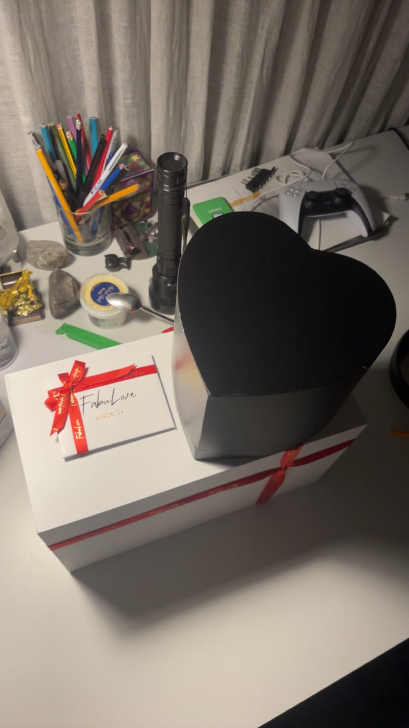 Customer photo review of Rotating Eternal Rose Gift Box