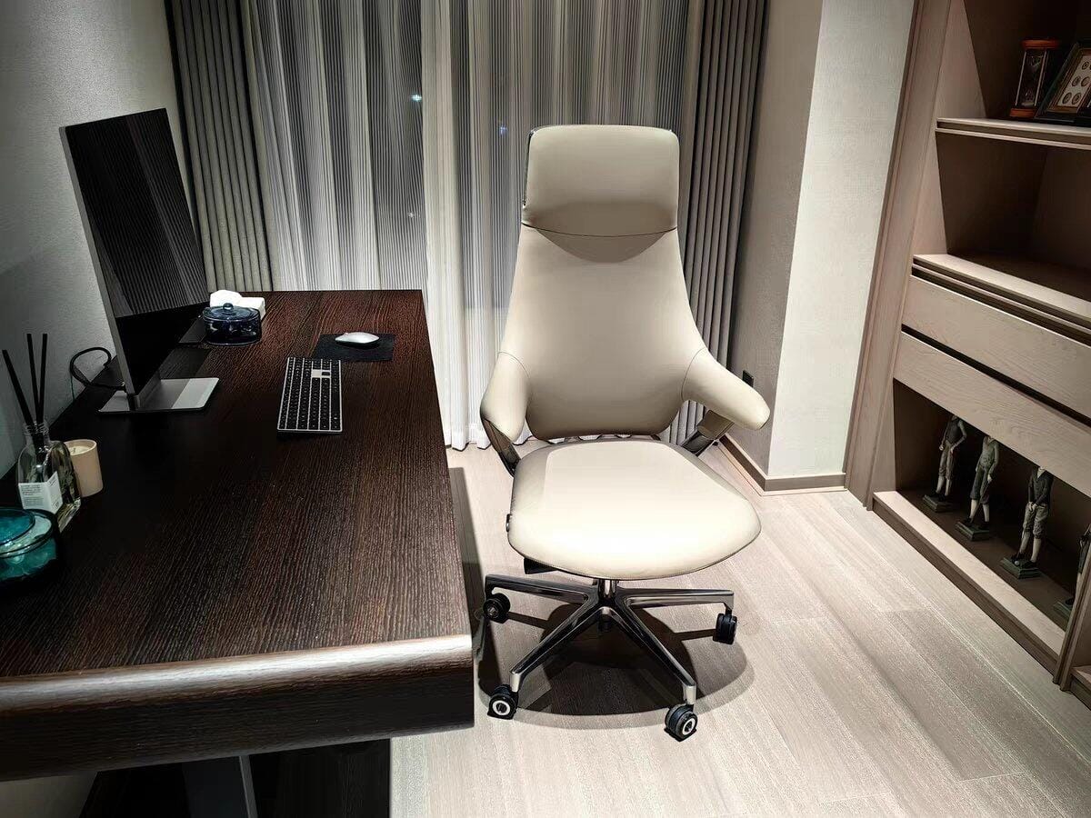 Customer photo review of Nyla Executive Leather Office Chair