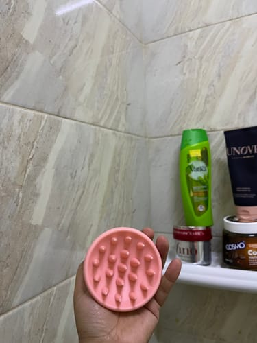 Customer photo review of فرشاة السيليكون المقاومة للماء لتدليك فروة الرأس - 1 قطعة
