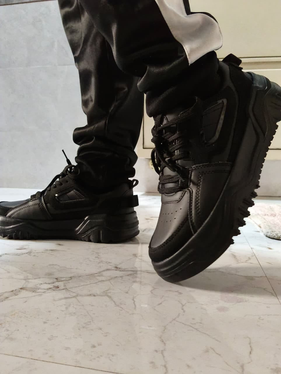 Customer photo review of Bacca Bucci EVOLVE - The Ultimate Low-Top Sneakers for Men