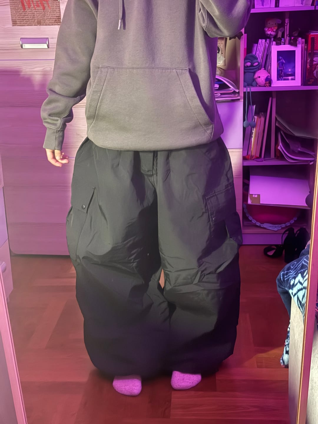 Customer photo review of Women's Black Lightweight Inner Leg Vents Baggy Snow Pants