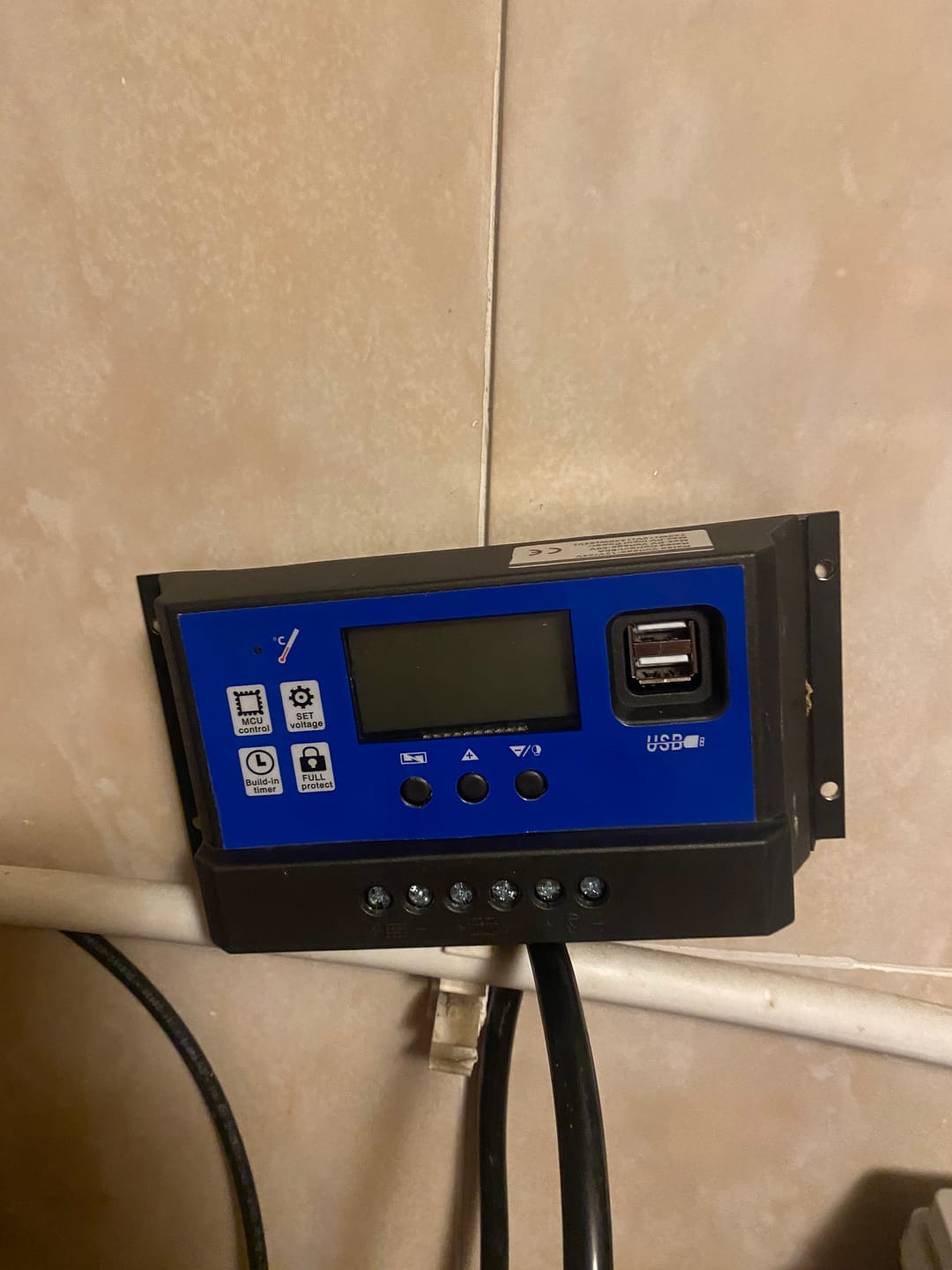 Customer photo review of Controler panou solar 60A 12/24V, 2 X USB si LCD