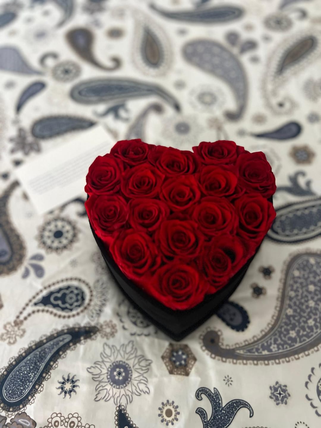 Customer photo review of Boîte en forme de Coeur avec Roses Éternelles Rouges