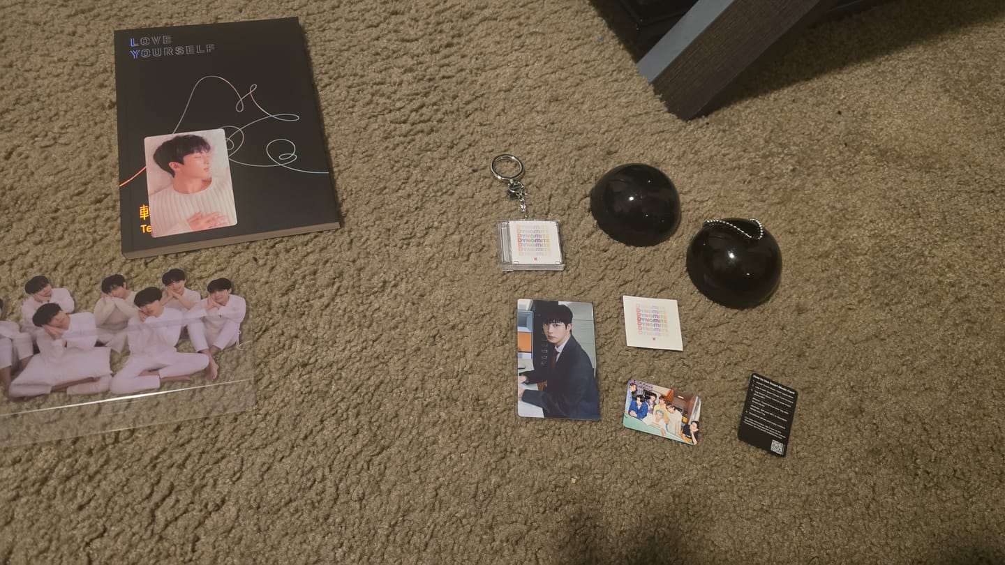 Customer photo review of BTS - 3RD FULL ALBUM LOVE YOURSELF 轉 TEAR