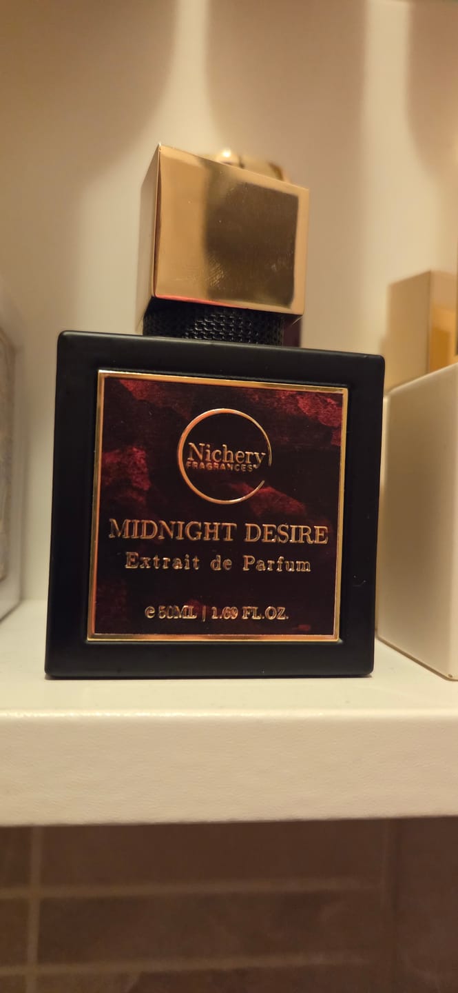 Customer photo review of Nichery Midnight Desire Extrait de Parfum - Unisex 50ml