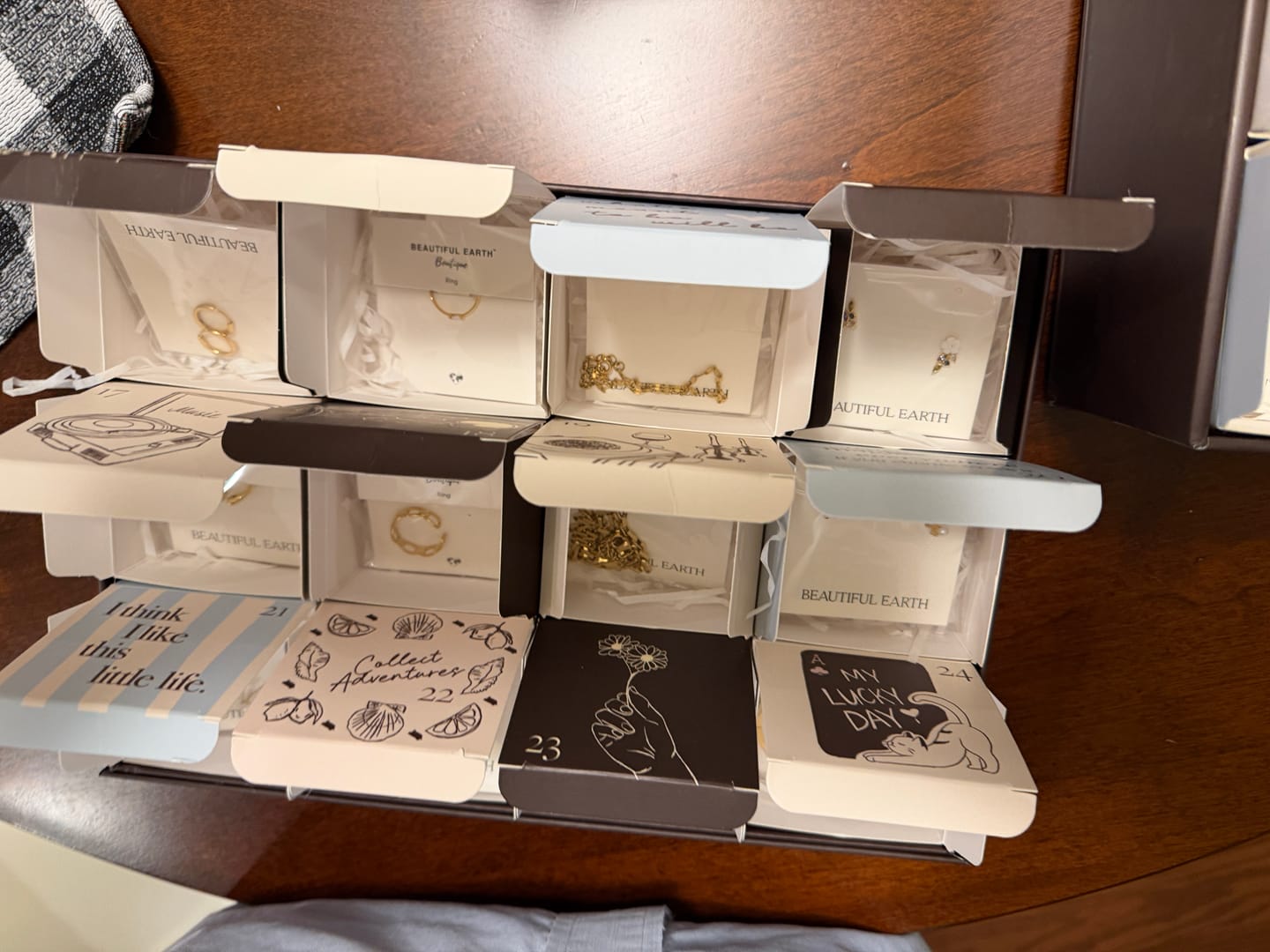 Customer photo review of Advent Calendar 24pcs Packaging.