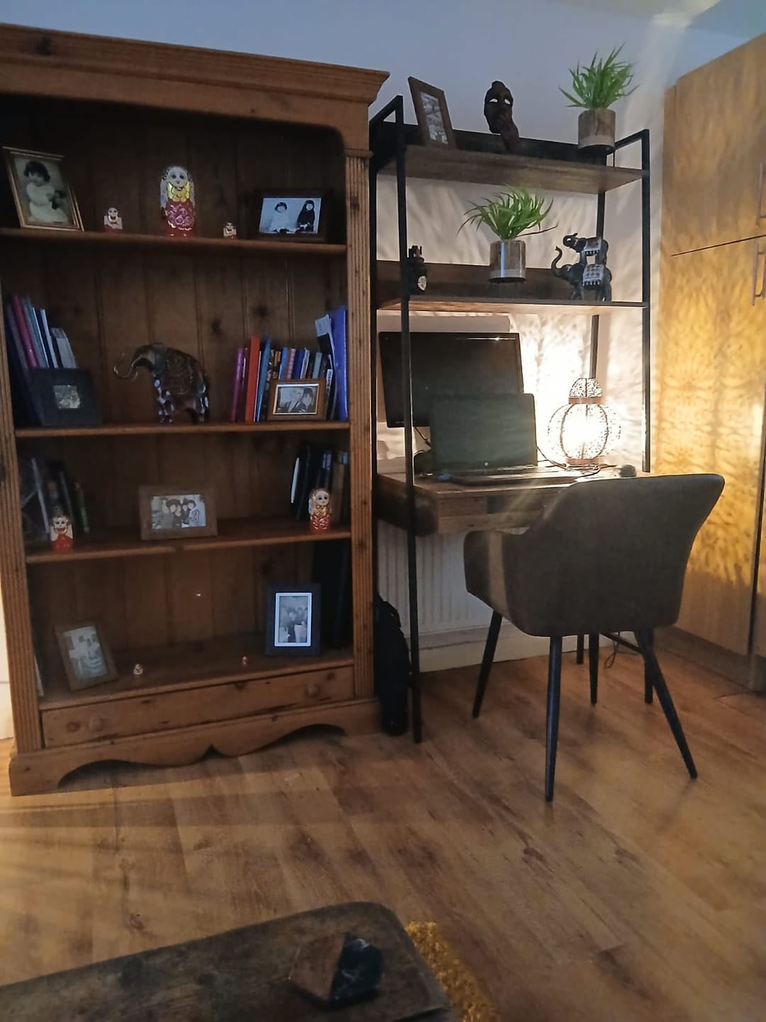Customer photo review of Abbey Desk with 1 Drawer