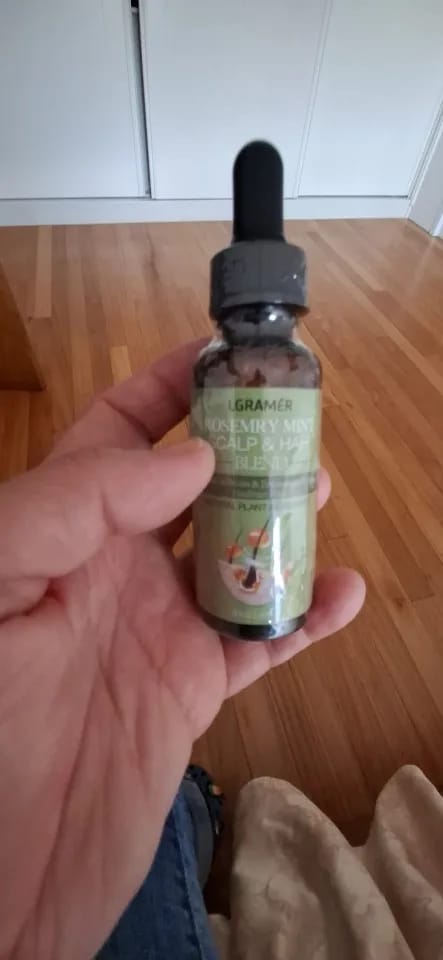 Customer photo review of Essential Oil Hair Growth Oil Rosemary Mint — Emerald | KIMLUD