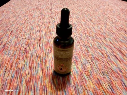 Customer photo review of Essential Oil Hair Growth Oil Rosemary Mint — Emerald | KIMLUD