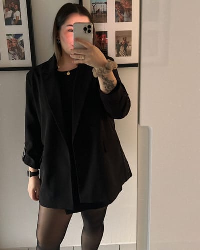 Customer photo review of Pave Noir Lucky Leaf Ohrringe 14K Vergoldet
