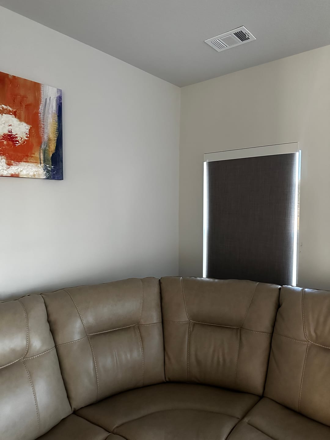 Customer photo review of SmartWings Motorized Roller Shades 100% Blackout Vigor