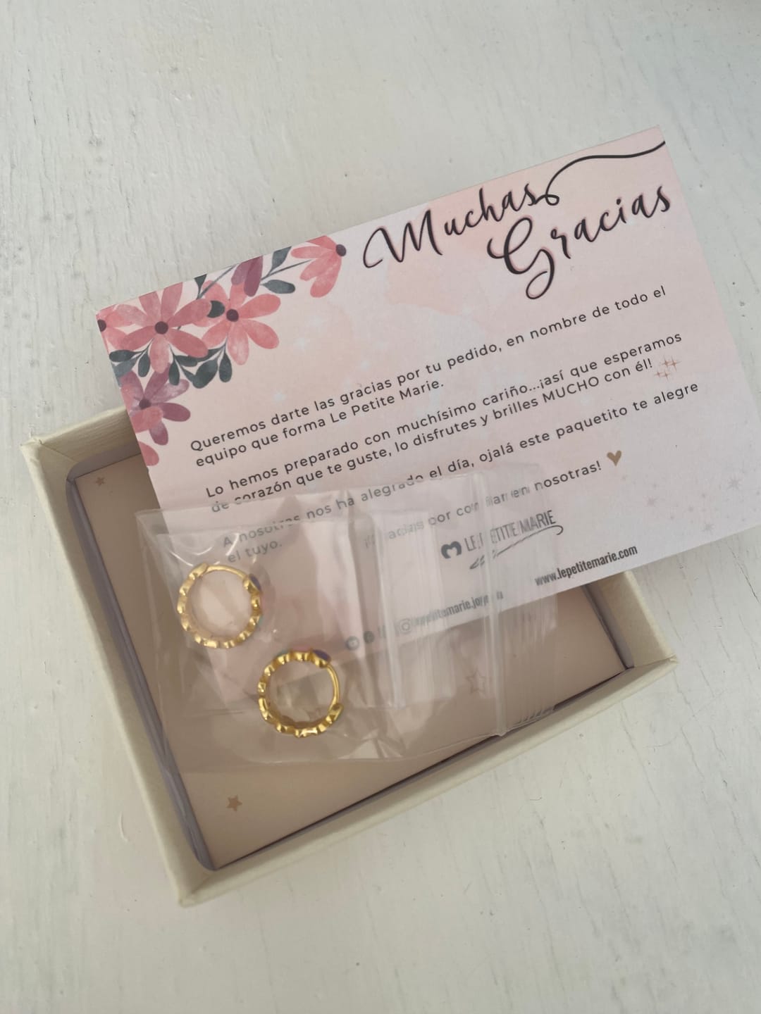 Customer photo review of Pendientes Colorful Love