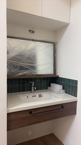 蔡欣憓 review of 實木窄框全身穿衣鏡 壁掛/支架款 image 1 out of 2