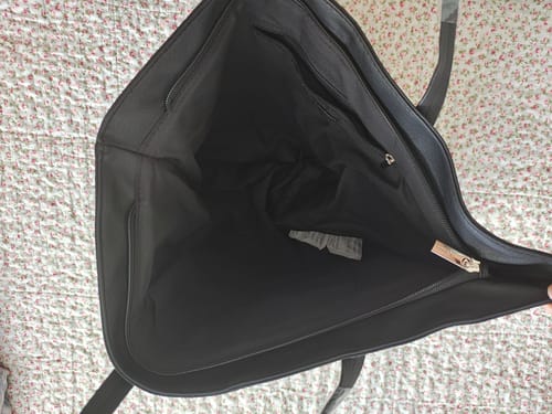 Reseña con foto de un cliente sobre Cartera Tote Mate Tarjetero