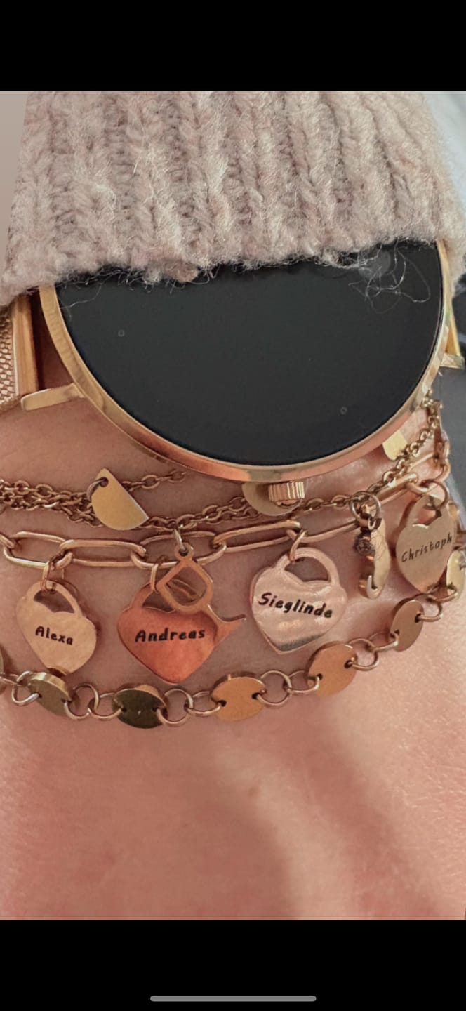 Customer photo review of Armband mit personalisierten Herzanhängern