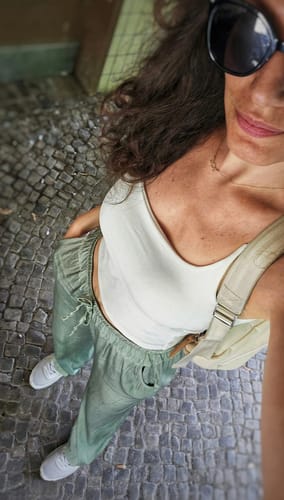 Customer photo review of Ella Seiden Hose - Salbeigrün