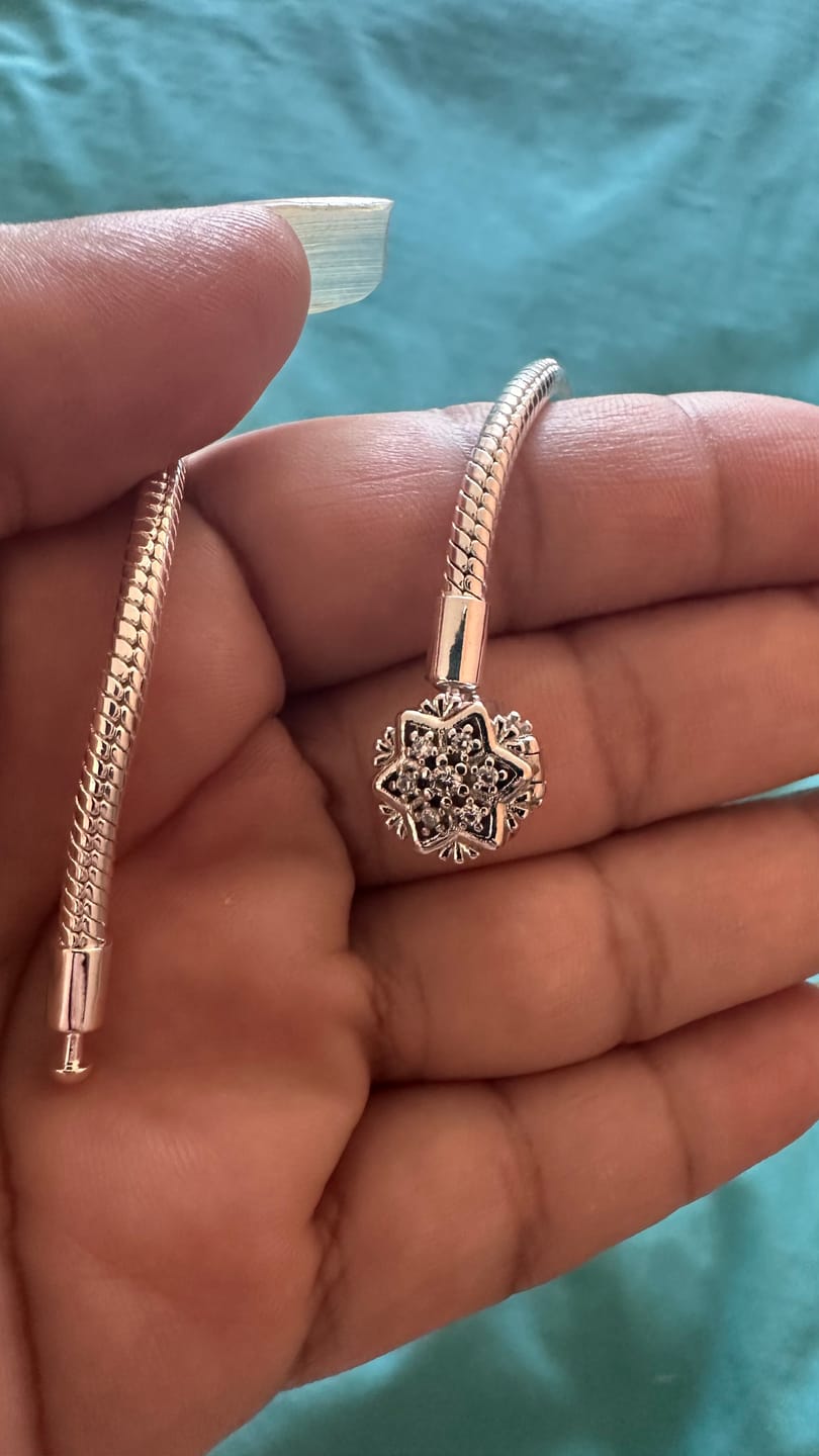 Customer photo review of Pulsera Copo de Nieve