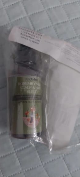 Customer photo review of Essential Oil Hair Growth Oil Rosemary Mint — Emerald | KIMLUD