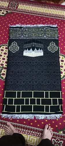 Customer photo review of Fiber Padded Prayer Mat- Black Kaaba