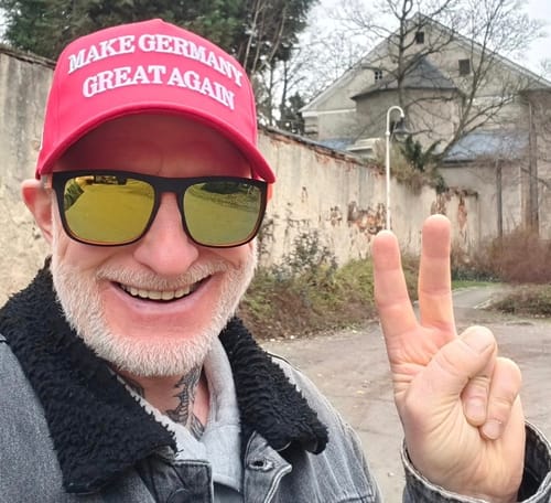 Customer photo review of "Make Germany Great Again" Baseballkappe, rot