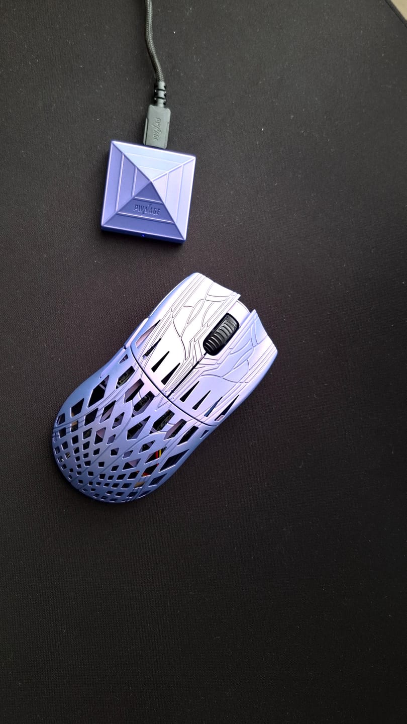 Customer photo review of Pwnage Trinity Karbon Fiber Wireless Mouse
