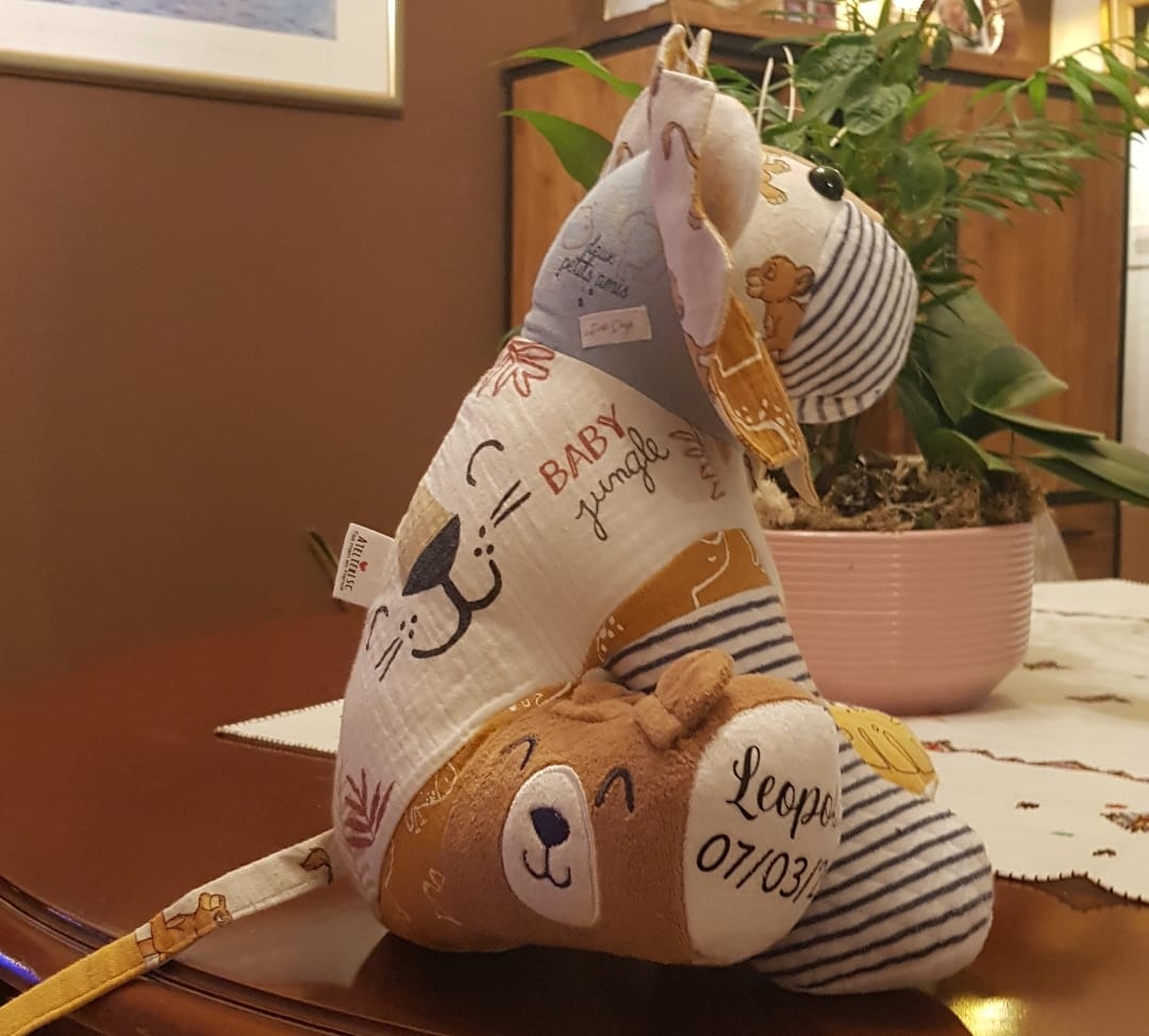 Customer photo review of Lion en peluche souvenir