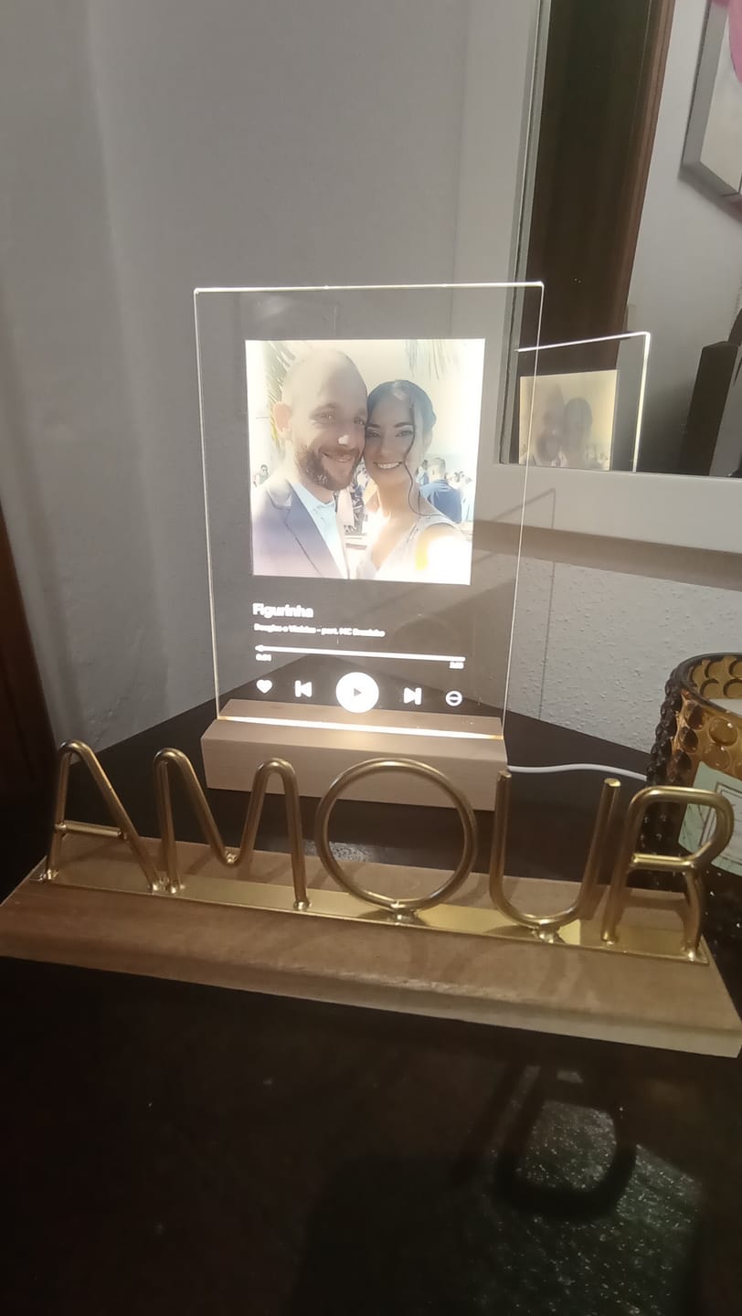 Customer photo review of Lâmpada Spotify Personalizável (Foto & Música)
