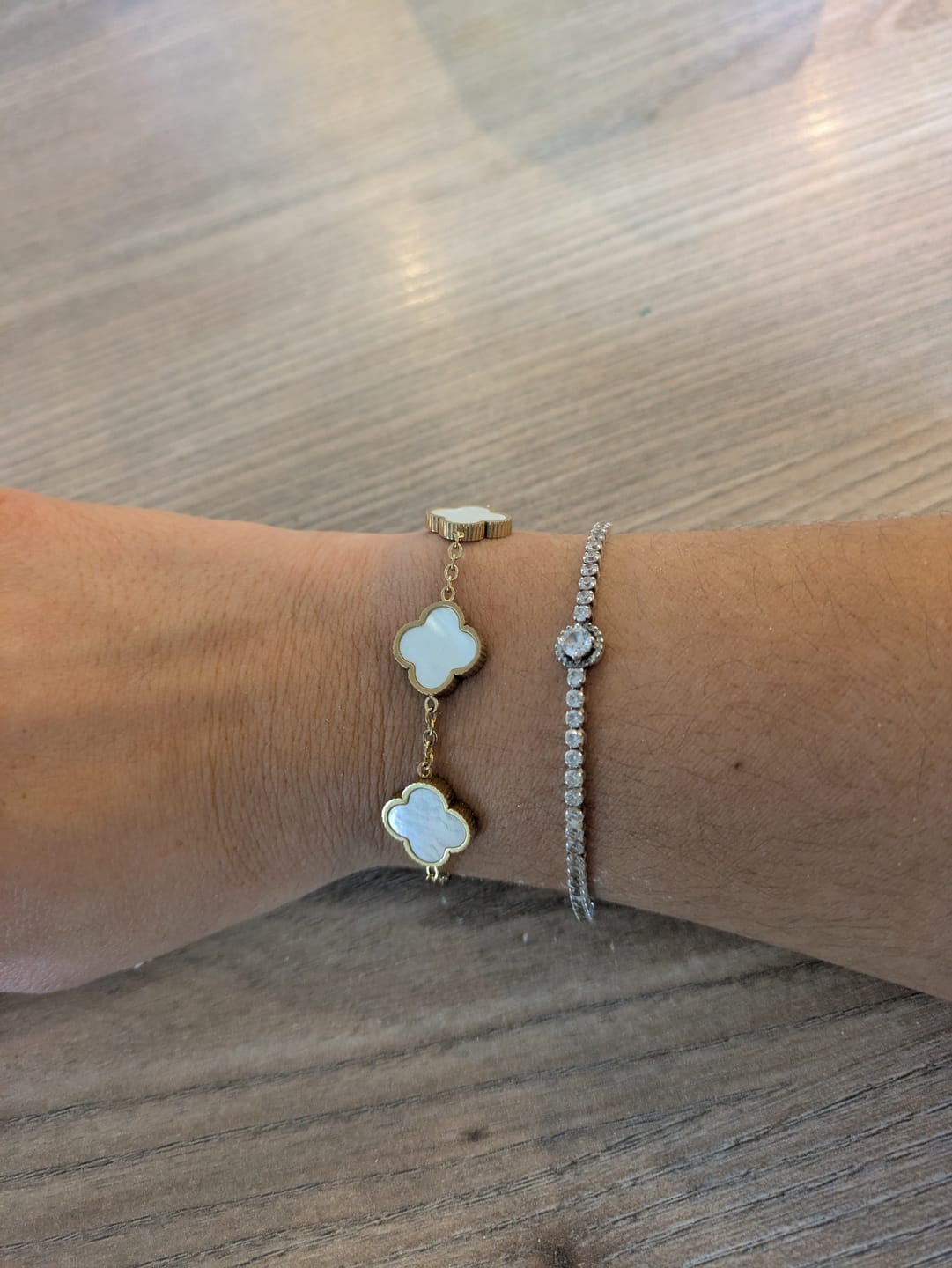 Customer photo review of Perlmutt Lucky Leaf Abbaddon Armband 14k Vergoldet