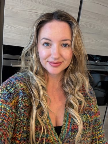 Customer photo review of The Headband Wig Perfect Curl