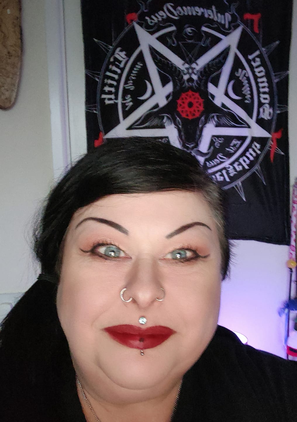 Customer photo review of Junipurr Titanium Flatback Labret Threadless