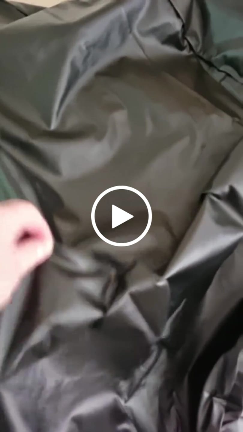 Customer video review of Capa Impermeável Redonda para Mesa e Cadeiras Externas