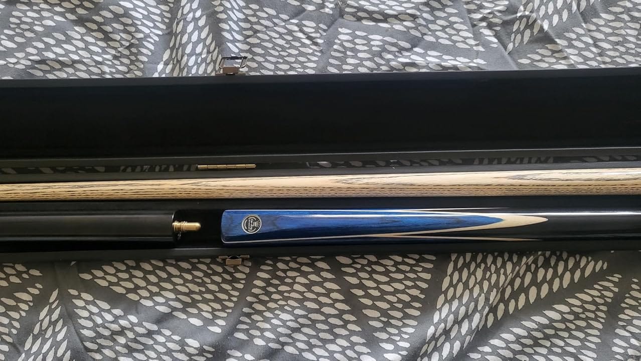 Customer photo review of Cue-King Pro Series 001 57" 19oz Snooker and Pool Cue 3/4 Jointed with Case and Extension