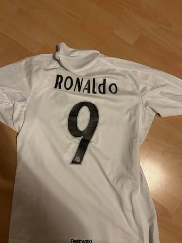 Customer photo review of El Fenomeno Ronaldo Nazario Real Madrid 2003 2004 Long Sleeve Jersey Trikot