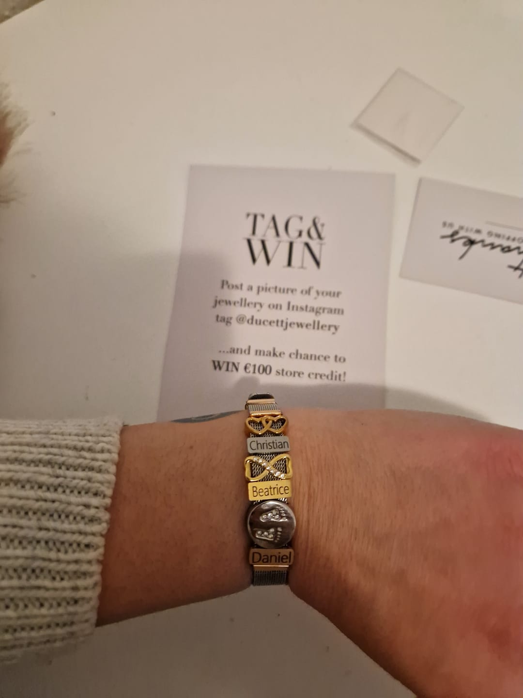 Customer photo review of Mesh charm name rosé gold